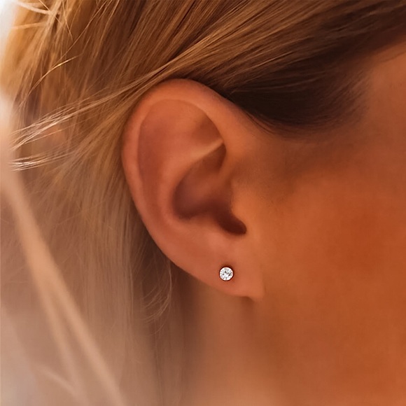 🔵𝟲𝟱%𝗢𝗙𝗙 𝗯𝘂𝗻𝗱𝗹𝗲𝘀 𝟯+🔵 NEW Bezel Rhinestone Stainless Steel Studs - Picture 10 of 16